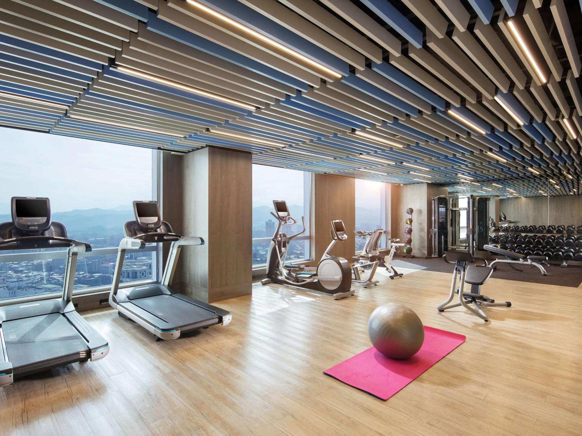 Hilton Taipei Sinban Hotel New Taipei City Bagian luar foto